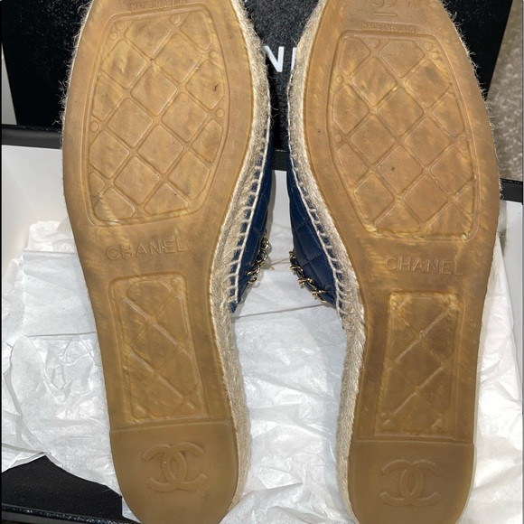 CHANEL QUILTED ESPADRILLE MULE W CHAIN - Picture 6 of 8